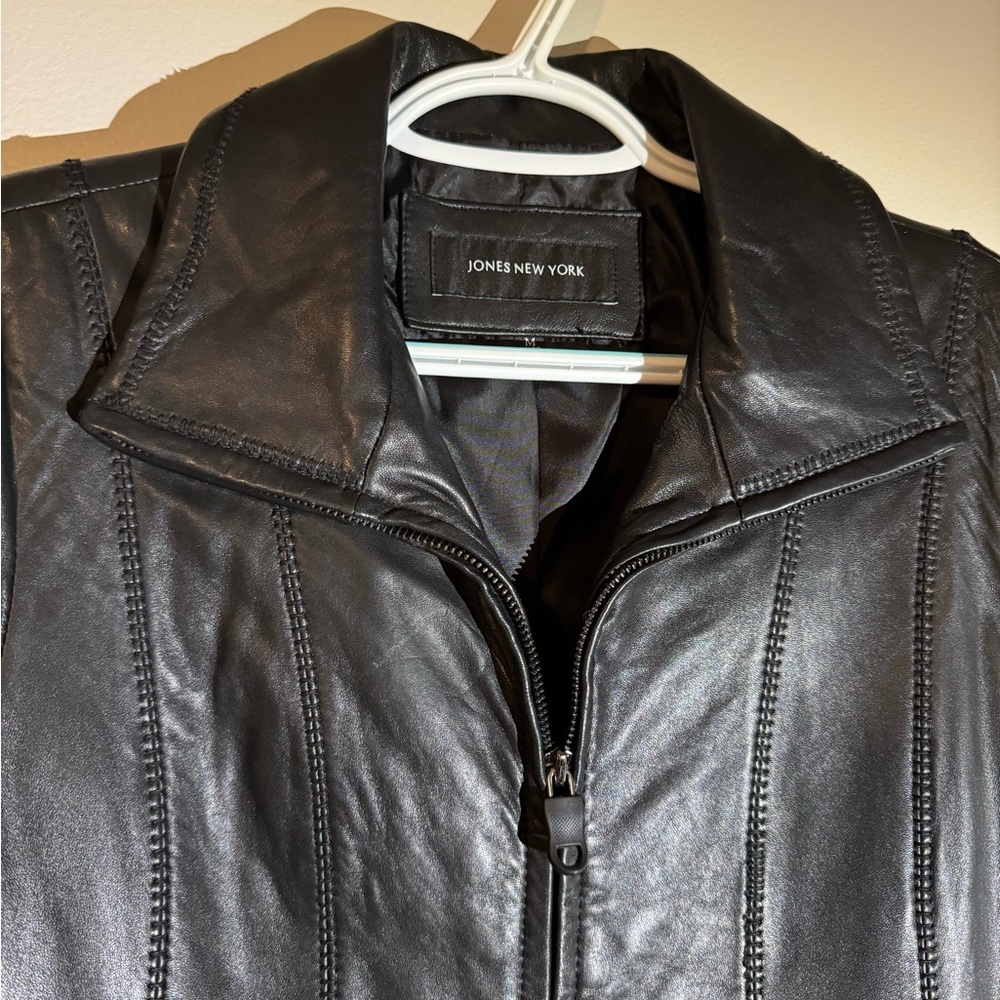 Jones New York Leather Jacket Medium Black Zipper Pockets Coat - Picture 3 of 3